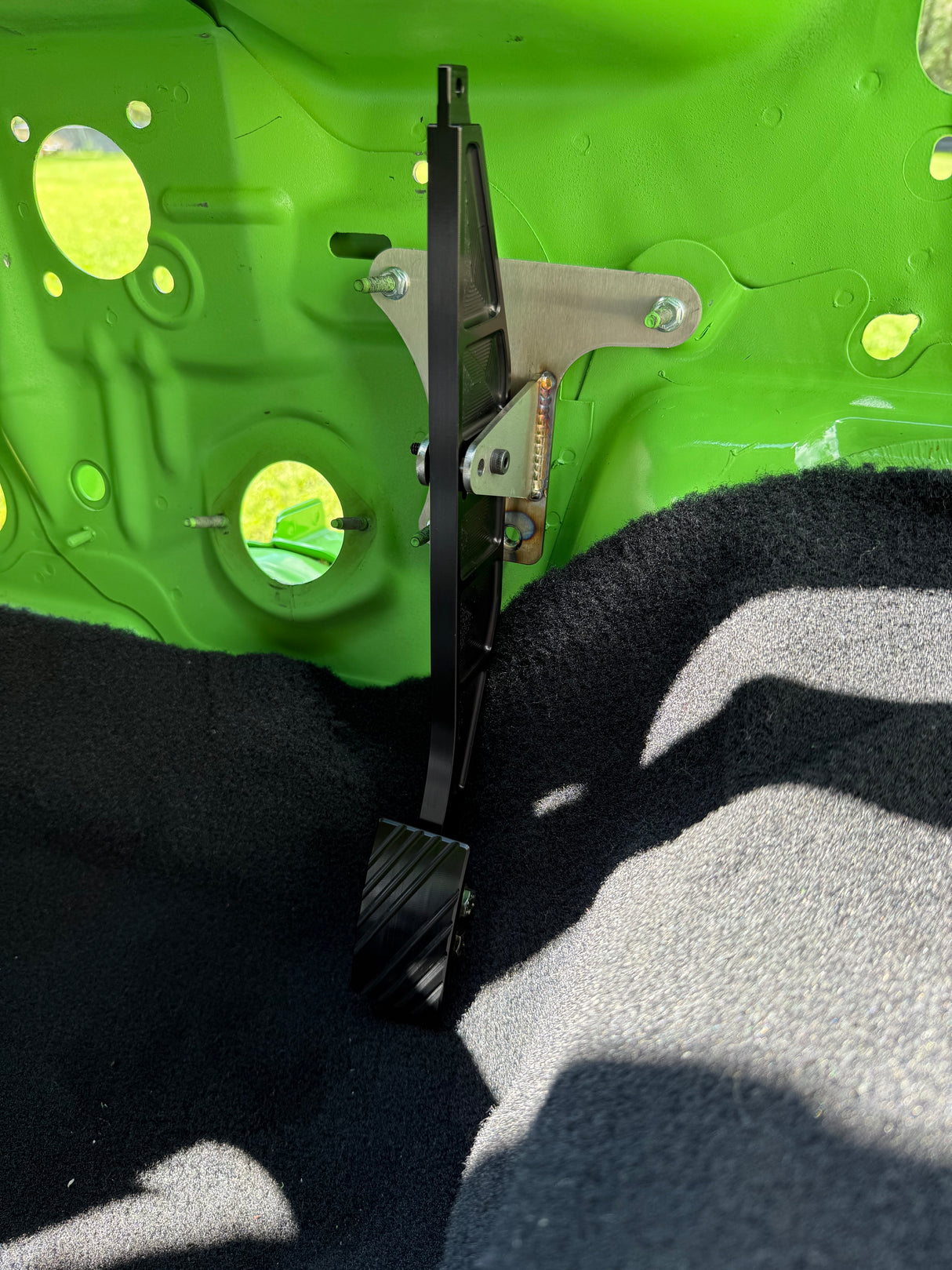 05-14 Throttle pedal front view