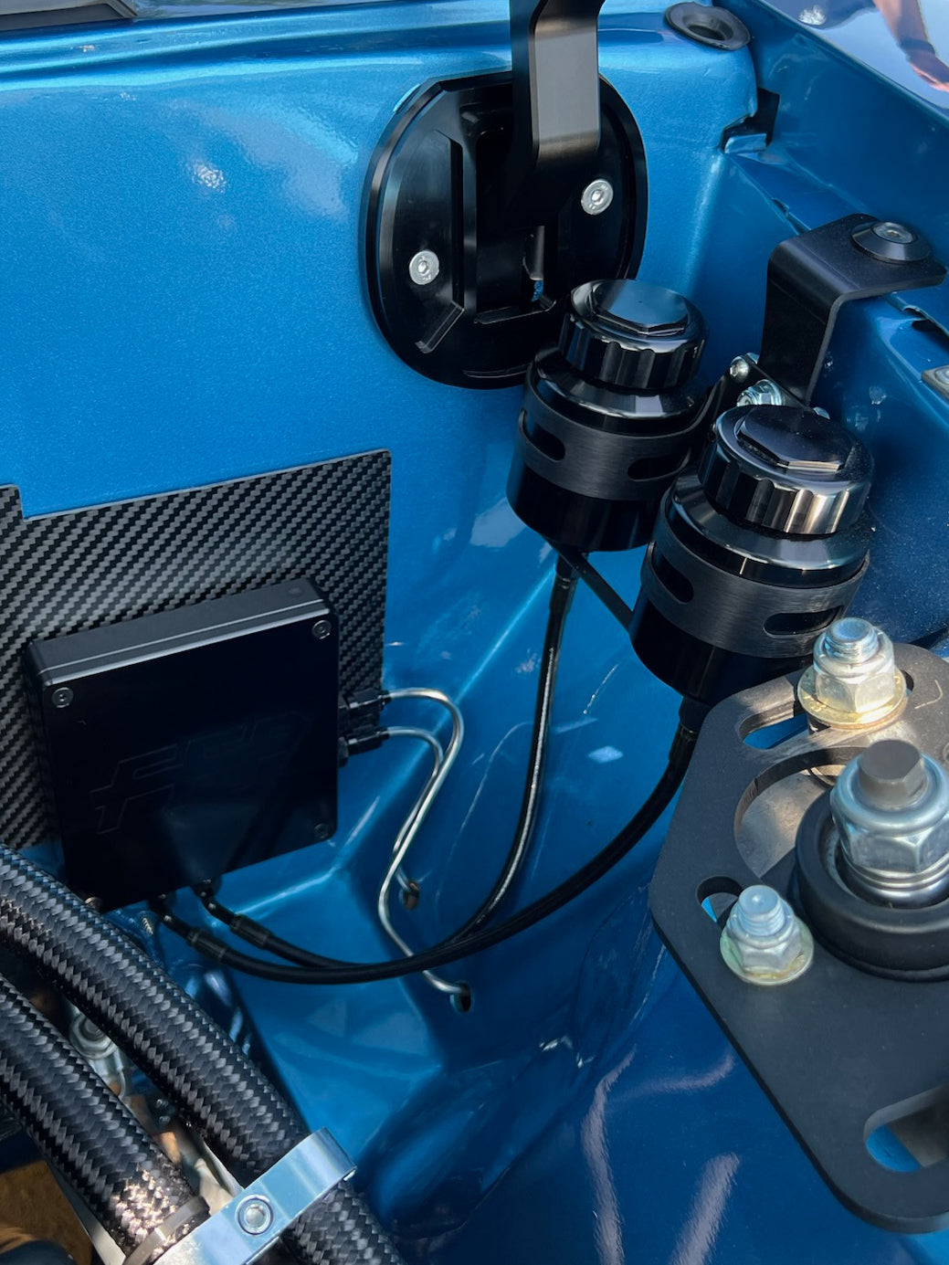 79-04 Mustang reservoir mount installed